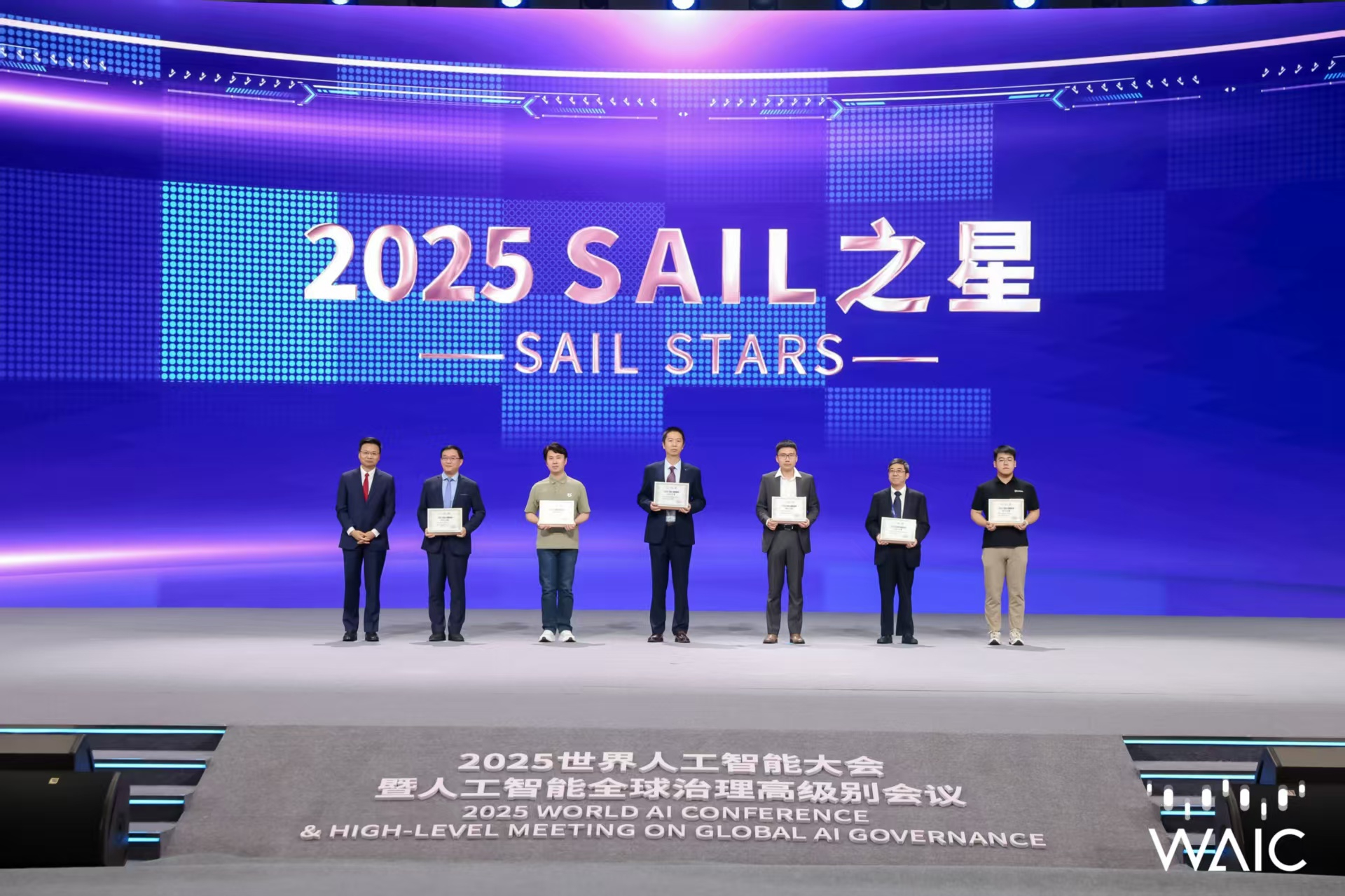 乐鱼com成WAIC唯一获SAIL之星奖的机器...